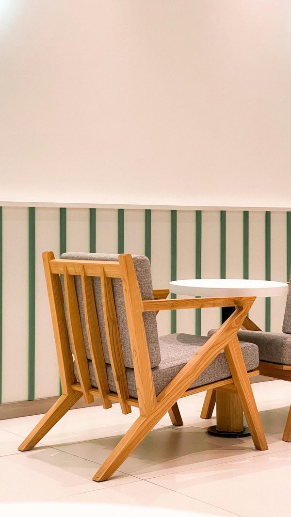 Adoptez la chaise contemporaine pour un intérieur stylé